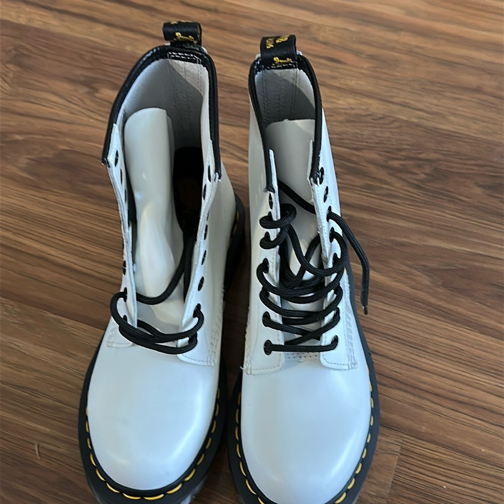 Dr. Martens Zavala Combat Boot. NEW WITHOUT BOX!
Size 6 REASONABLE OFFER